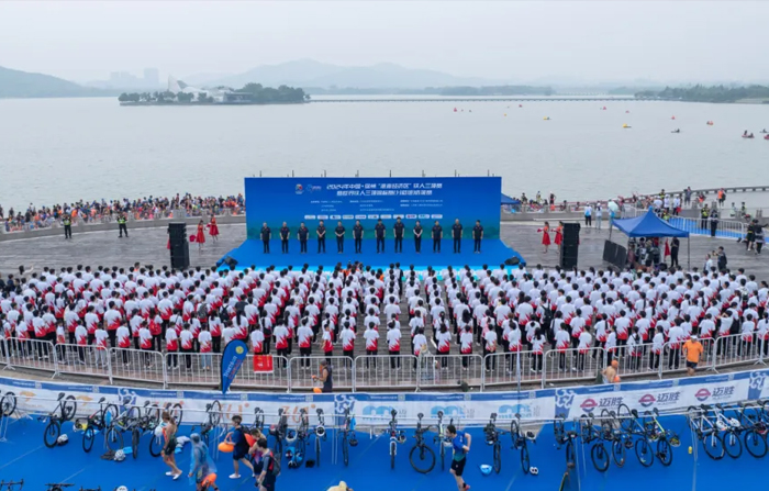 星空XK·(中国)体育-我校游泳队在上海市大学生游泳比赛中获男女团体总分第一